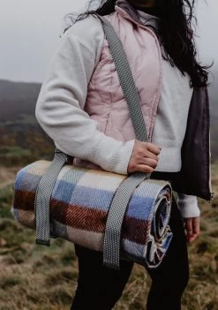 Recycled Picnic Carrier With Shoulder Strap -Cozy Scarves Shop PicnicBlanketsLifestyleArthur sSeat 86 web