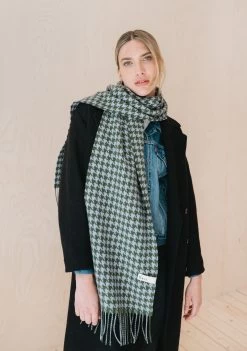 Lambswool Oversized Scarf In Olive Houndstooth