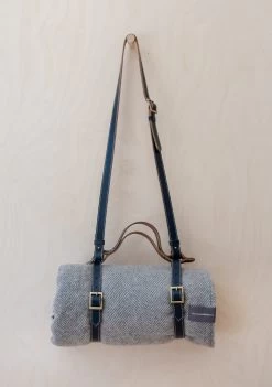 Leather Picnic Carrier With Shoulder Strap -Cozy Scarves Shop SPSNVL LongShoulderPicnicStrapNavyLeather 1