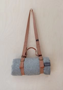 Recycled Picnic Carrier With Shoulder Strap -Cozy Scarves Shop SPSRTRP RecycledLongShoulderPicnicStrapinRust 1