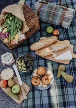 Recycled Wool Picnic Blanket Campbell Of Argyll Ancient Tartan -Cozy Scarves Shop SS22PicnicBlanketsLifestyle 71 6c629cae a01a 4e20 9d6a 765e33989a68