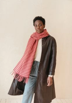 Lambswool Blanket Scarf In Berry Houndstooth